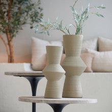 Afbeelding in Gallery-weergave laden, Vaas aardenwerk Bloemings Atelier Nijmegen