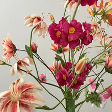 Afbeelding in Gallery-weergave laden, Kunstboeket aanbiedingsboeket Silk-ka 7