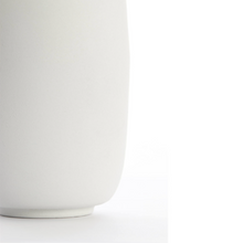 Afbeelding in Gallery-weergave laden, Light & Living vaas Datuh Crème Bloemings Atelier