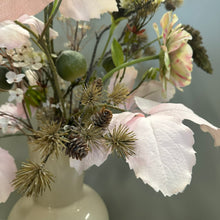 Afbeelding in Gallery-weergave laden, Silkka zijden bloemenboeket Boeket Frosted Elegance L // Abonnement Bloemings Atelier Nijmegen