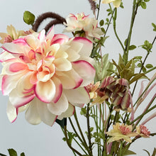 Afbeelding in Gallery-weergave laden, Kunstboeket Silk-ka Boeket Timeless Choice. Bloemen abonnement
