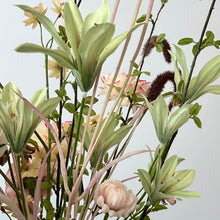 Afbeelding in Gallery-weergave laden, Kunstboeket Silk-ka Boeket Timeless Choice. Bloemen abonnement
